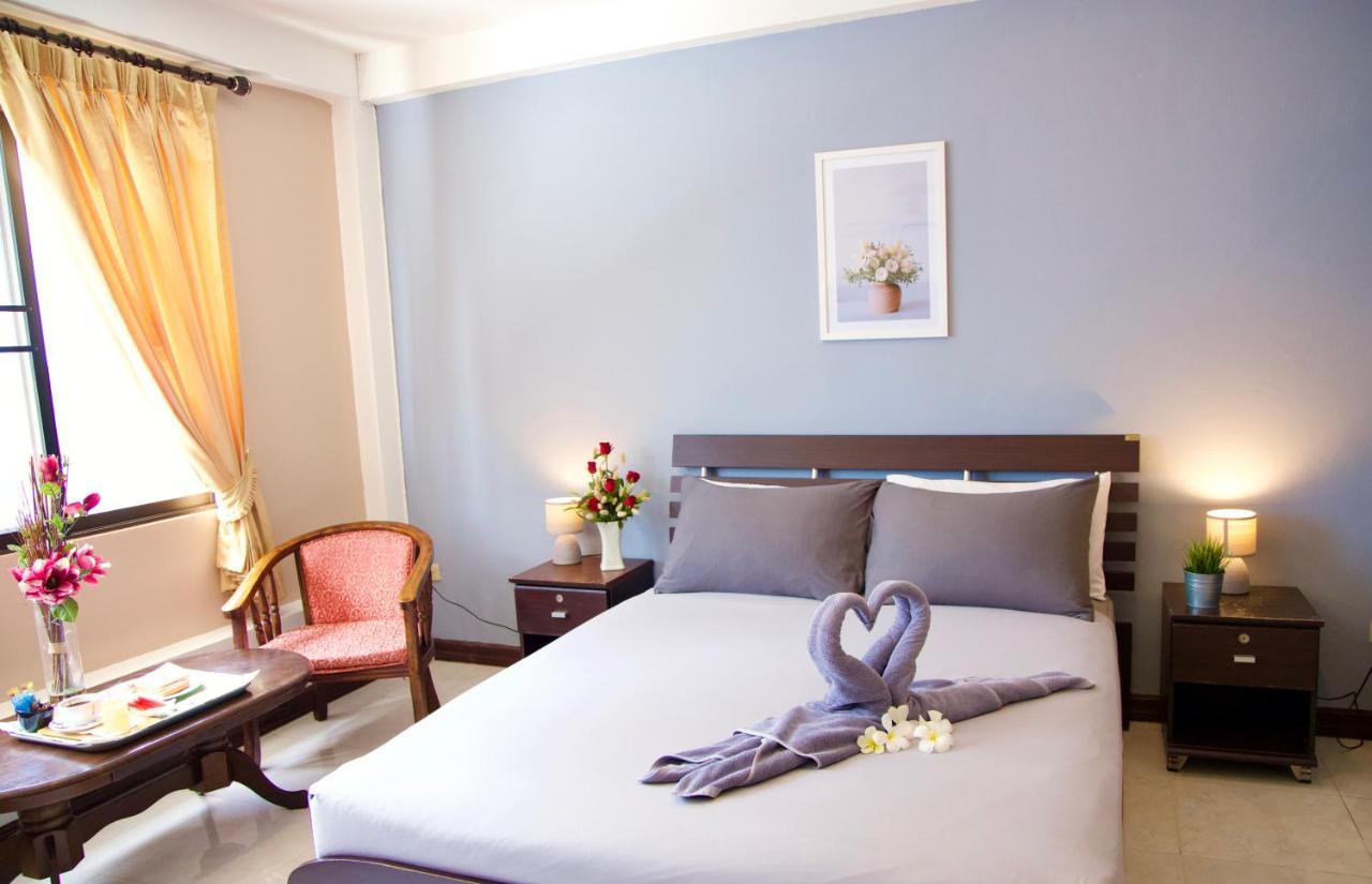 Golden Guesthouse By The Beach Cha Am 차암 외부 사진