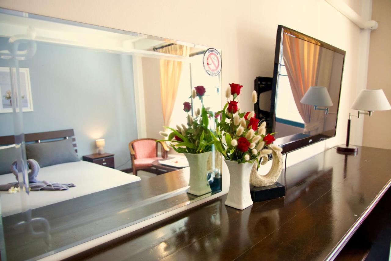 Golden Guesthouse By The Beach Cha Am 차암 외부 사진