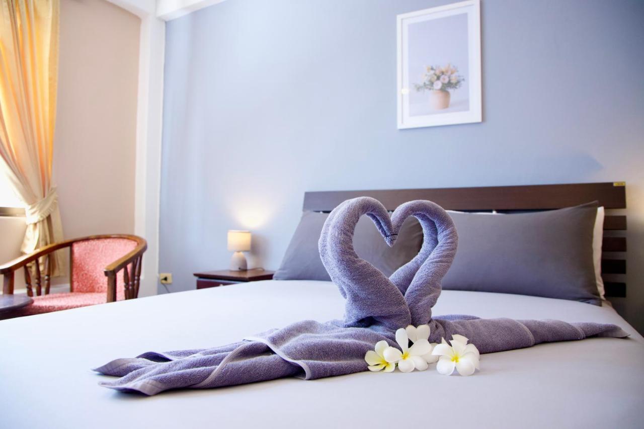 Golden Guesthouse By The Beach Cha Am 차암 외부 사진
